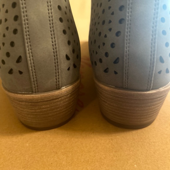 Vepose Women's Ankle Cutout Booties - Picture 4 of 7